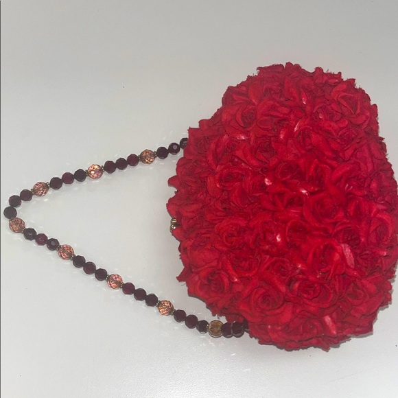 Elegant Red Rose Evening Clutch Bag - Picture 1 of 7
